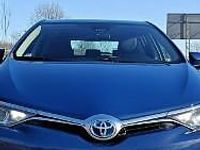 Używany Toyota Auris Hybrid 100 KM (73 kW) 2018 Niebieski Hatchback