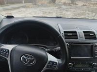 używany Toyota Avensis 2.2