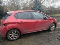 Używany Peugeot 208 Allure 2016 Czerwony Hatchback