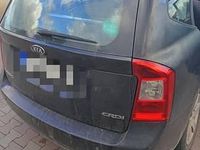 używany Kia Carens Na sprzedaż z niezawodnym silnikiem 2.0 crdi
