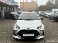 Używany Toyota Yaris Hybrid 92 KM (67 kW) 2021 Srebrny Hatchback