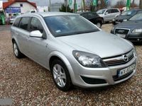 Używany Opel Astra 90 KM (66 kW) 2010 Srebrny (metalik) Sedan/Limuzyna