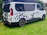 używany Renault Trafic 9 osób oraz kampervan