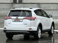 Używany Toyota RAV4 Hybrid 197 KM (144 kW) 2017 Biały SUV
