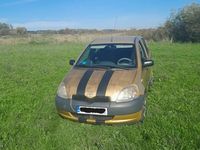 używany Toyota Yaris 2001, 5 drzwi, dobry stan oszczędna