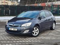 Używany Opel Astra Cosmo 140 KM (102 kW) 2010 Niebieski jasny (metalik) Hatchback