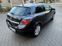 używany Opel Astra 1.6dm 116KM 2008r. 262 782km