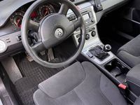 Używany VW Passat 2005 Srebrny Sedan/Limuzyna