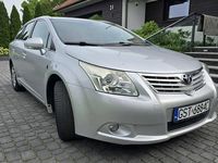Używany Toyota Avensis Premium 126 KM (92 kW) 2011 Srebrny Sedan/Limuzyna