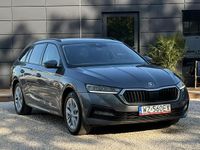 Używany Skoda Octavia Ambition 150 KM (110 kW) 2022 Srebrny (metalik) Hatchback