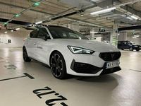 Używany Cupra Leon 300 KM (220 kW) 2023 Biały (metalik) Hatchback