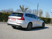 Używany Volvo V60 Momentum 150 KM (110 kW) 2020 Srebrny Kombi
