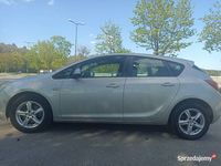 Używany Opel Astra 2010 Srebrny Hatchback