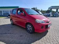 Używany Daihatsu YRV 2004 Czerwony Minivan