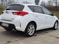 Używany Toyota Auris 132 KM (97 kW) 2014 Biały (metalik) Hatchback