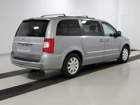 używany Chrysler Town & Country 3.6dm 283KM 2016r. 134 626km