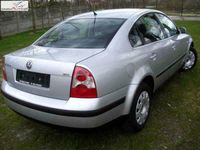 Używany VW Passat 115 KM (84 kW) 2001 Srebrny (metalik) Sedan/Limuzyna