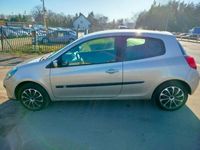 używany Renault Clio 1.2dm 75KM 2007r. 250 000km