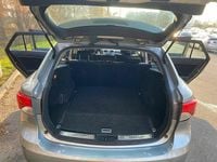 Używany Toyota Avensis 2013 Srebrny Kombi