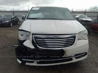 używany Chrysler Town & Country 2012, 3.6L, uszkodzony przód