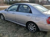 Używany Kia Cerato 2005 Srebrny Sedan/Limuzyna