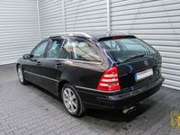 używany Mercedes C200 1.8dm 163KM 2006r. 299 900km