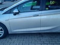Używany Opel Astra Enjoy 125 KM (91 kW) 2018 Srebrny Hatchback