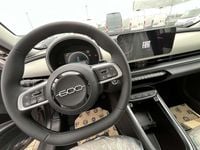 Nowe Fiat 600 La Prima 110 KM (80 kW) 2025 Lakier metalizowany kremowy cappucino z dachem w kolorze czarny cinema SUV