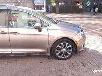 Używany Chrysler Pacifica 2018 Złoty Minivan