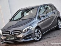 Używany Mercedes A180 Edition 2016 Beżowy Minivan