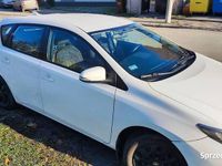 Używany Toyota Auris Premium 99 KM (72 kW) 2016 Biały Hatchback