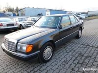 Używany Mercedes E200 1992 Czarny Sedan/Limuzyna