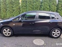 Używany Opel Astra 101 KM (74 kW) 2010 Czarny (metalik) Hatchback