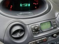 używany Toyota Yaris 2003