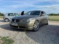 Używany BMW 530 2004 Żółtozłoty Sedan/Limuzyna