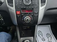 Używany Kia Venga 90 KM (66 kW) 2011 Czarny (metalik) Hatchback