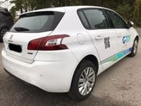 Używany Peugeot 308 100 KM (73 kW) 2015 Biały Sedan/Limuzyna