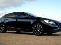 Używany Volvo V40 150 KM (110 kW) 2020 Czarny (metalik, perła) Kombi