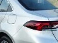 Używany Toyota Corolla Comfort 132 KM (97 kW) 2019 Srebrny Sedan/Limuzyna