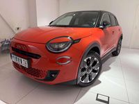 Nowe Fiat 600 La Prima 145 KM (106 kW) 2025 Lakier metalizowany zielony mare z dachem w kolorze czarny cinema Hatchback