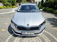 Używany Skoda Octavia Ambition 150 KM (110 kW) 2022 Srebrny Sedan/Limuzyna