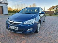 Używany Opel Astra 140 KM (102 kW) 2011 Inny kolor Sedan/Limuzyna
