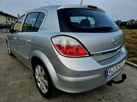 używany Opel Astra 1.8dm 125KM 2005r. 242 000km