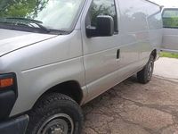 Używany Ford Econoline 2011 Srebrny Minivan