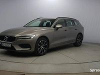Używany Volvo V60 Momentum 197 KM (144 kW) 2021 Srebrny Kombi