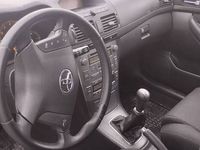 Używany Toyota Avensis T2 129 KM (94 kW) 2004 Srebrny Sedan/Limuzyna