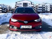 Używany Toyota Auris Hybrid 2017 Bordowy Hatchback