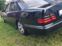 używany Mercedes E320 W2102 CDI Avantgarde 1999