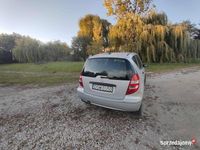 Używany Mercedes 180 2005 Srebrny Sedan/Limuzyna