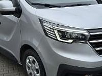Używany Renault Trafic 110 KM (80 kW) 2021 Srebrny Minivan